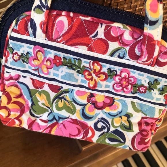 Adorable Vera Bradley Mini Purse - Picture 4 of 6